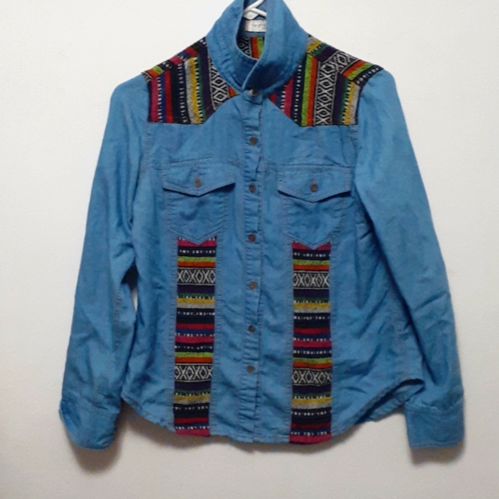 In Style Collection Embroidered Chambray Shirt Medium